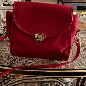 Beautiful red vintage gucci bag, cross over no flaws excellent condition